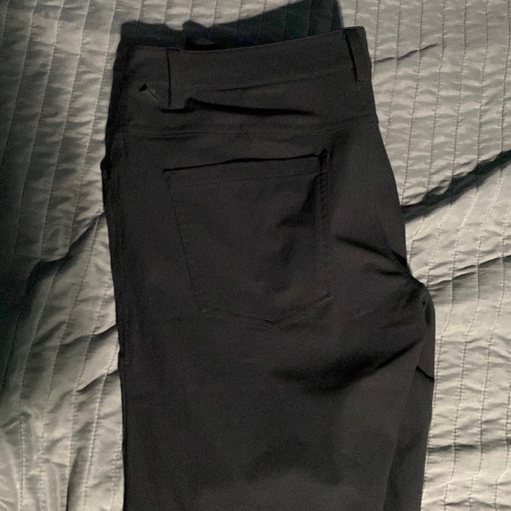 Lululemon ABC Classic Fit Pants Black 31. Hemmed to 30”. Never worn.